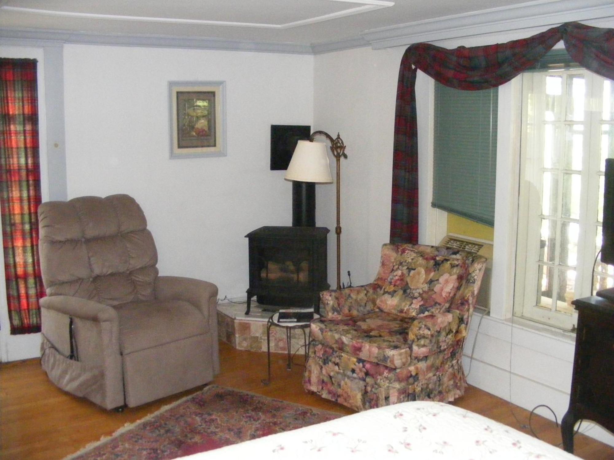 The Tartan Fox At The Meadmere Swanzey Εξωτερικό φωτογραφία